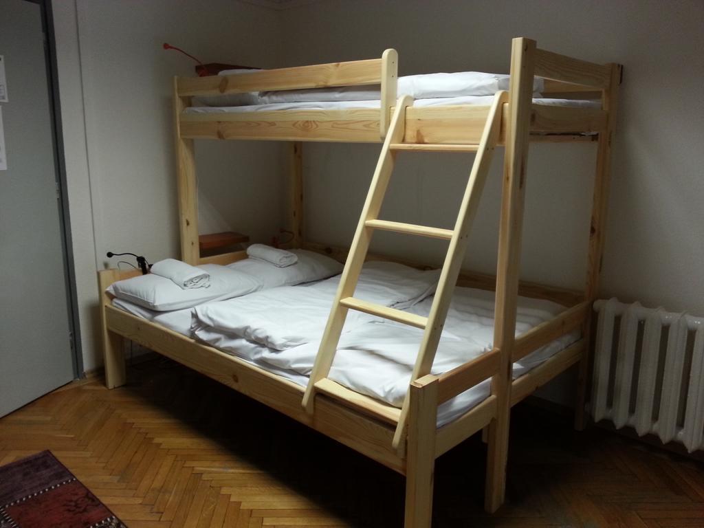 Walking Bed Budapest Hostel Room photo
