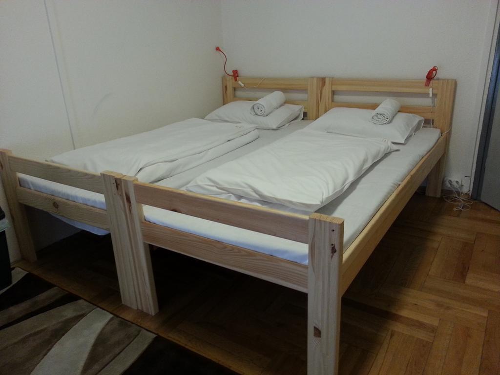 Walking Bed Budapest Hostel Room photo