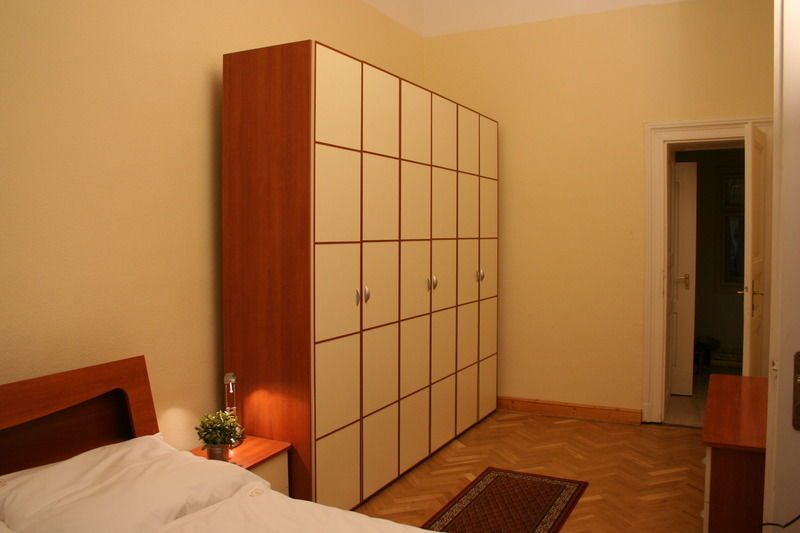 Walking Bed Budapest Hostel Exterior photo